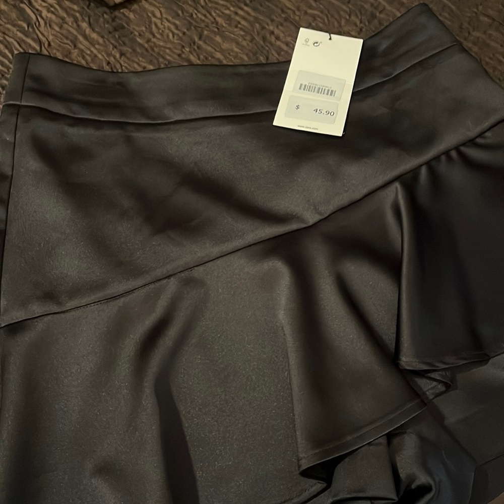 Black skort